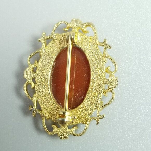 Vintage Red and White Oval Cameo Brooch, Gold Tone Floral Frame Lapel Pin - Picture 4 of 7